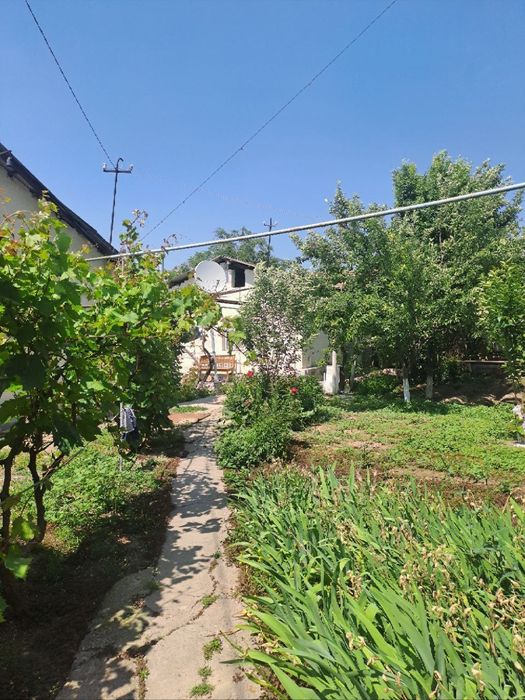 Продаётся дом в Центре Города Янгиюль 4 сотки.