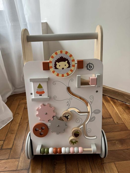 Дървена бебешка проходилка