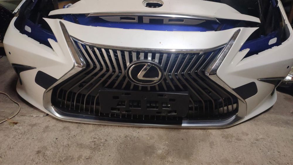 Бампер в сборе на Lexus RX 23-25 оригинал