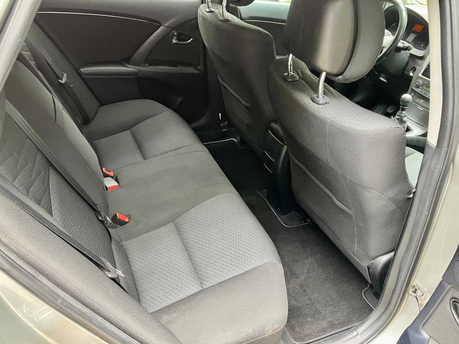 Toyota Avensis 2011 2.2 D4D 150 кс