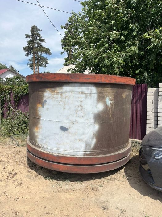 ПРОДАМ БАК. Возможен торг