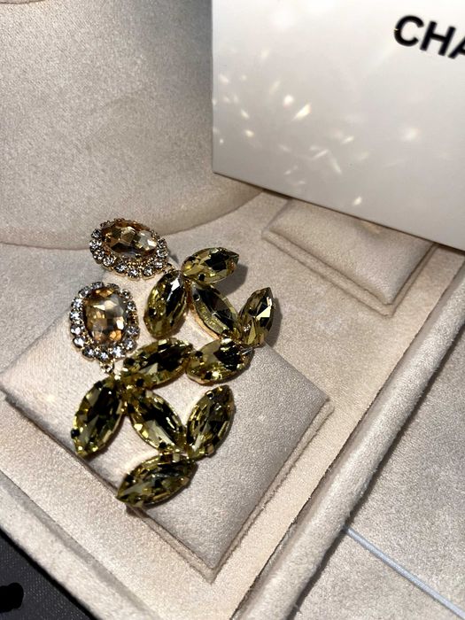 големи дамски жълти обеци с камъни шанел chanel луксозни с кутийка на марката и чантичка на марката