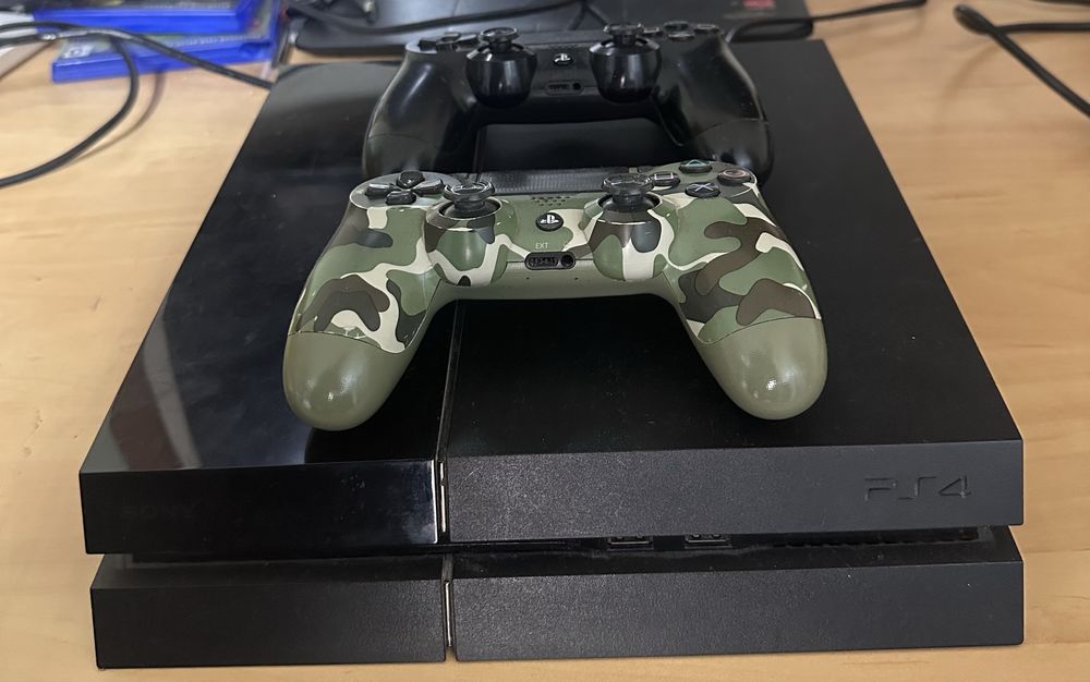 Продам ps4/playstation 4 прошитая