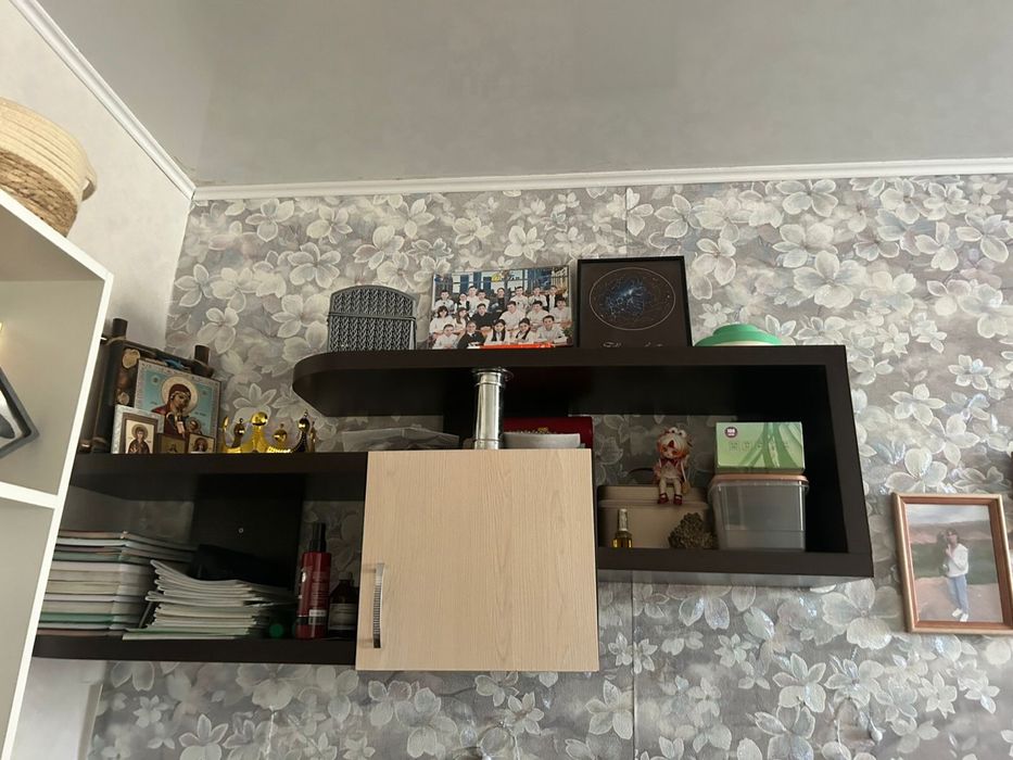 Продается стол с тумбой