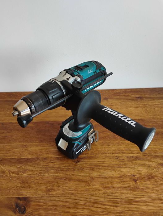 Makita акумулаторна ударна бормашина 18V