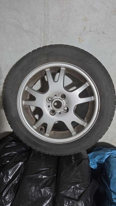 Set 4 jante originale Mini Cooper 175 / 60 / 16 cu anvelope iarna (foarte putin folosite)