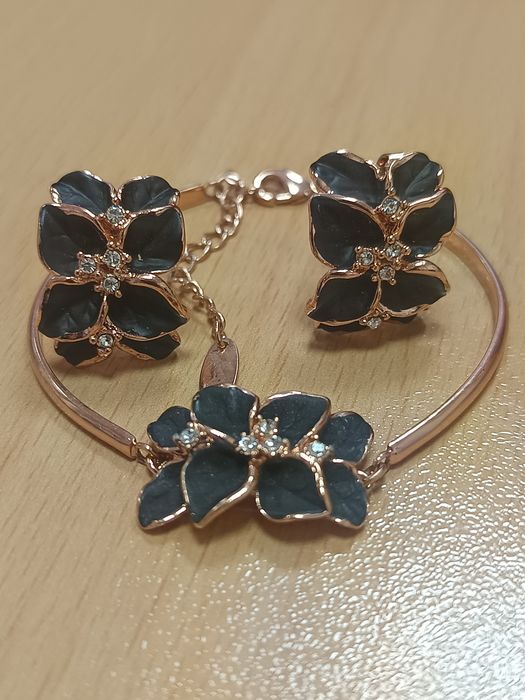 Комплект обеци и гривна