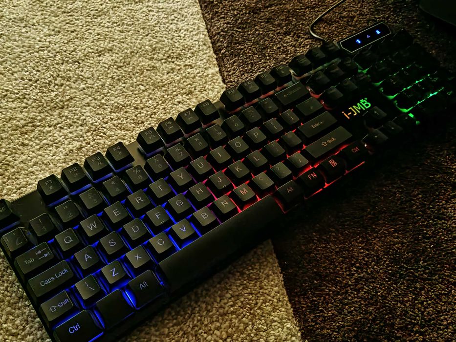 Set Gaming 4 în 1 i-JMB - Tastatura LED, Mouse, Mousepad + Căști .