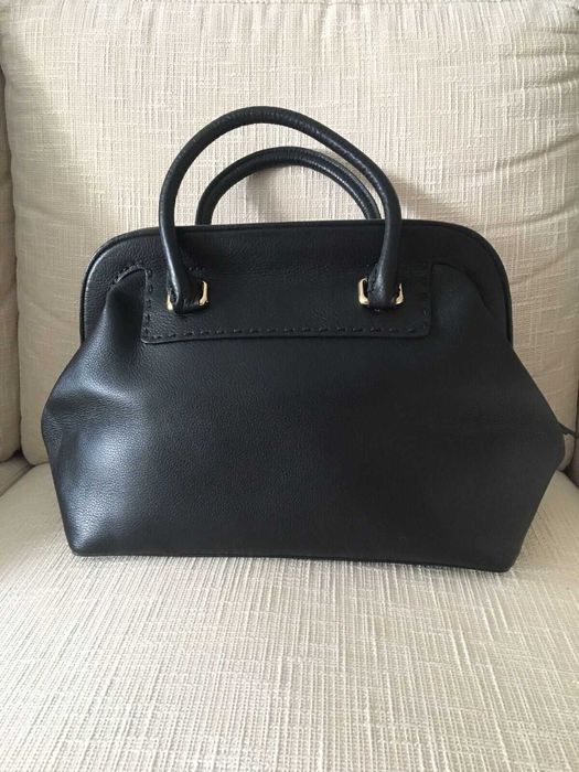 Дамска черна кожена чанта Fendi