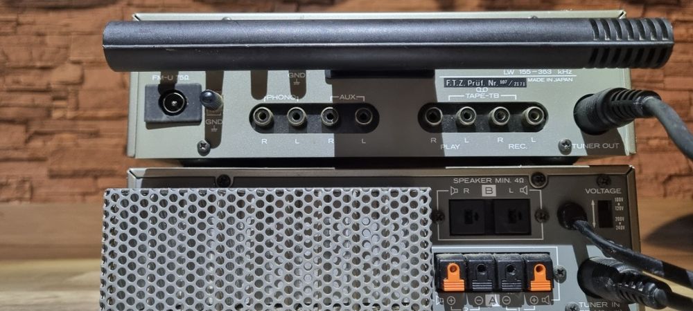 стерео комплект Hitachi HA-M2 (усилвател) и FT-M2 (тунер).