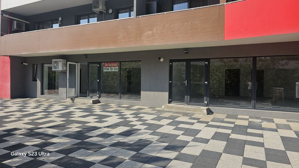 Spațiu comercial