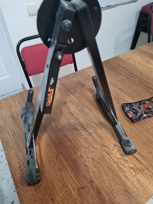 Продам подставку под гитару