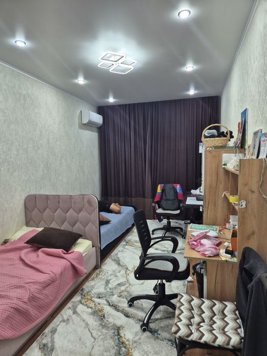 Квартира просторная и тёплая.