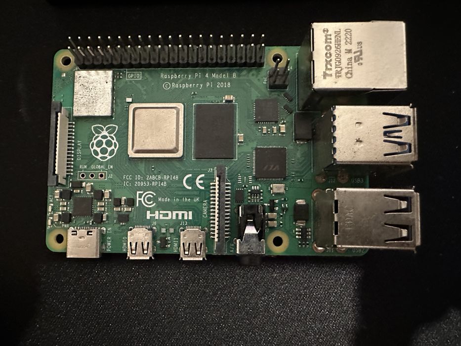 raspberry pi 4b 8gb ram + carcasa cu cooler + cablu micro hdmi
