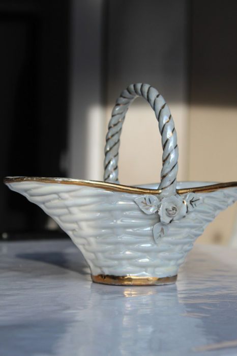 Фарфоровая вазочка