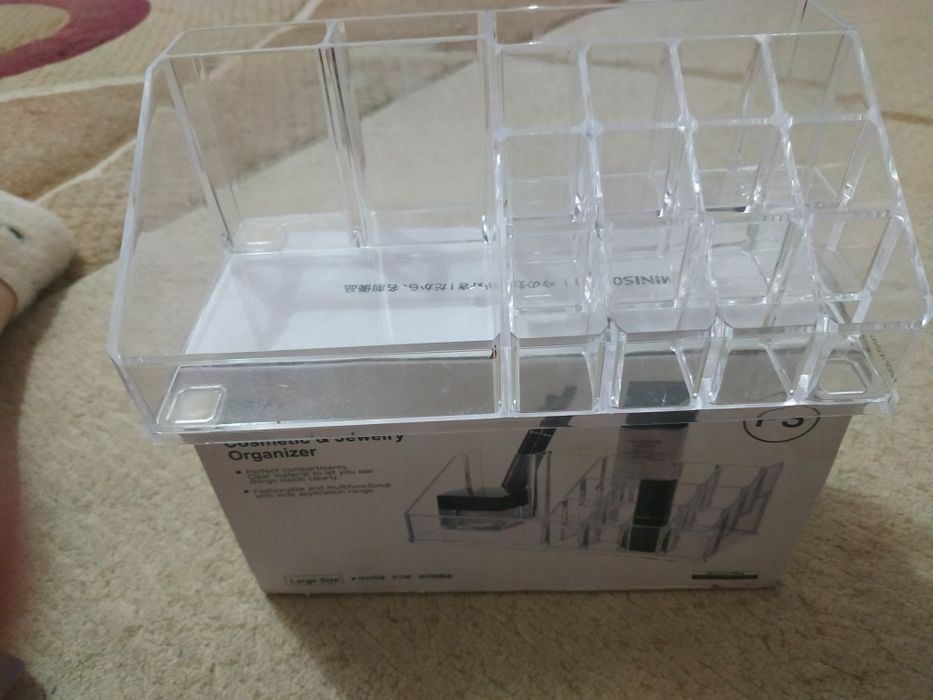 Продается органайзер для косметики, новая.