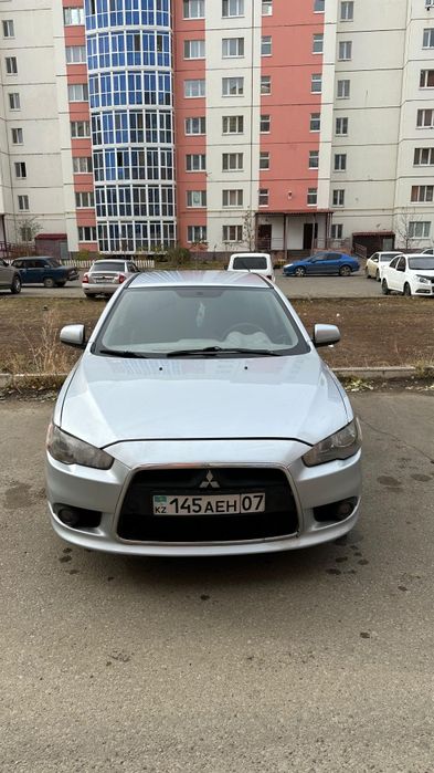 Машина Лансер  2011