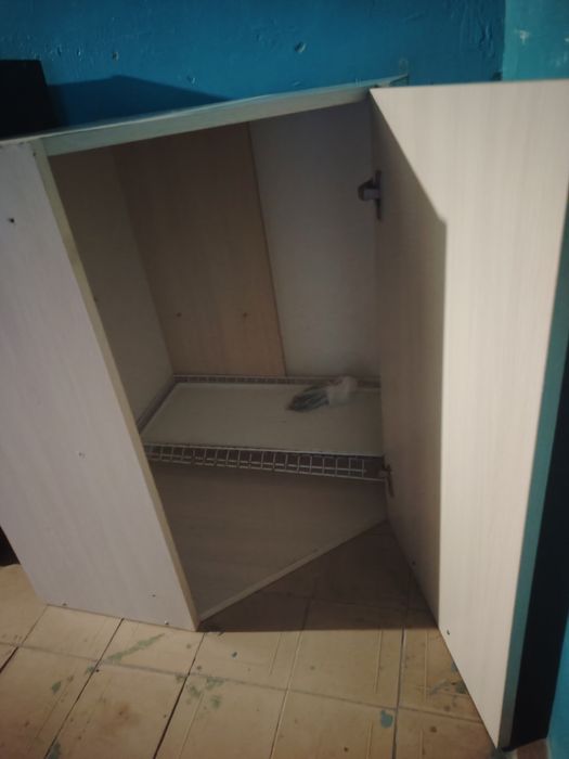 Отдам даром  кухонный угловой шкаф