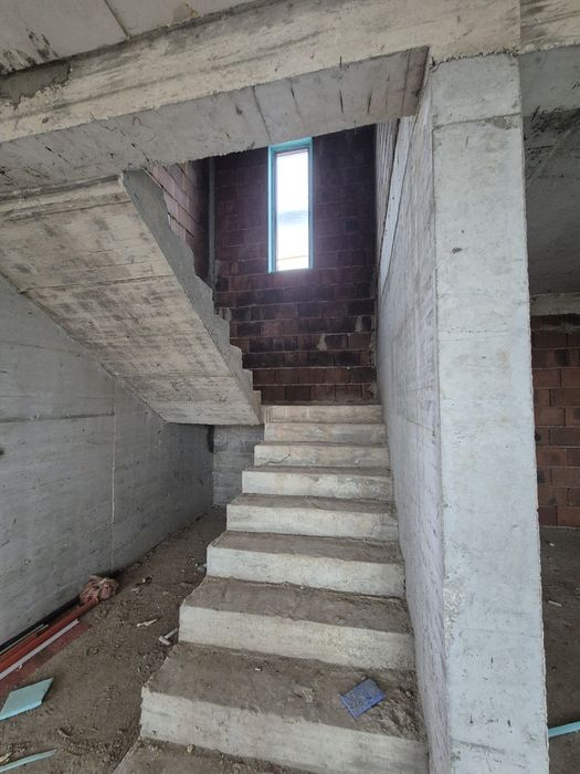 Модерна двуетажна къща в м-т Траката, гр. Варна