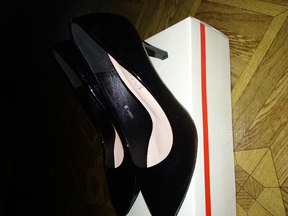 Продам туфли новые