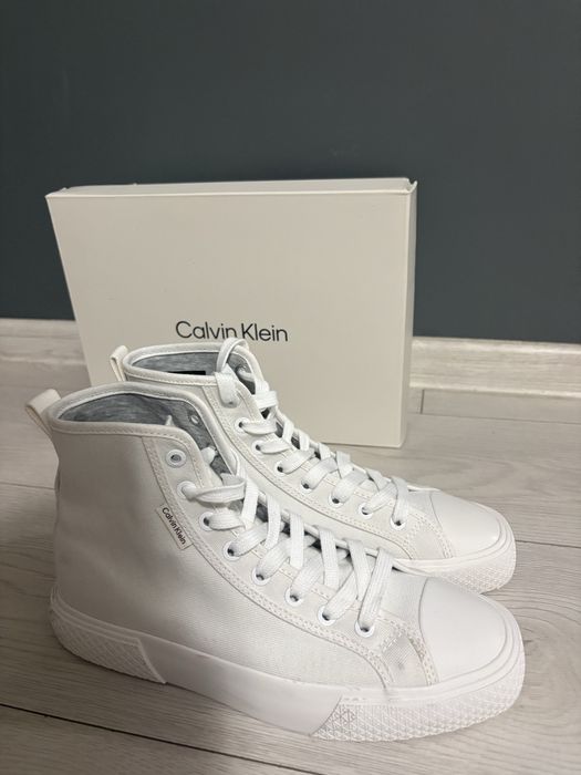 Обувки на Calvin Klein