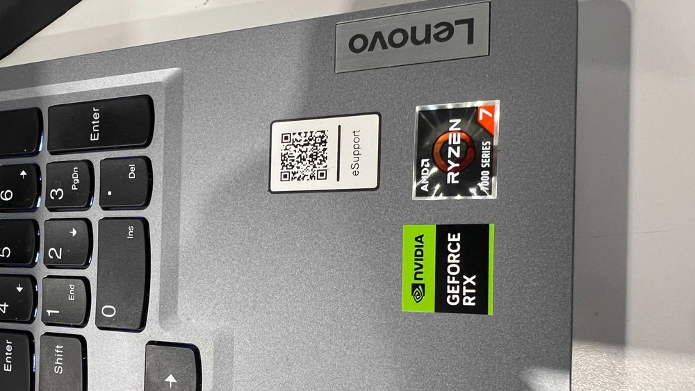 Геймърски лаптоп Lenovo