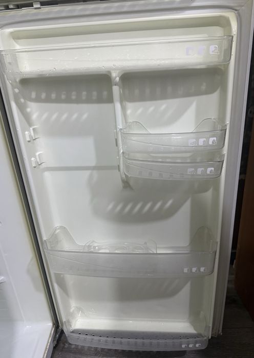 Продам холодильник  (2011 г.)