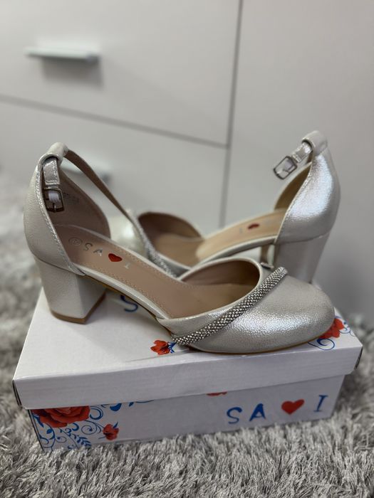 Официални обувки в сребърно
