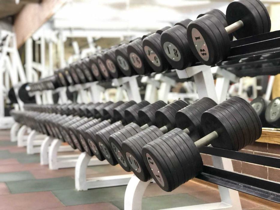 ОТЛИЧНЫЙ НАБОР Б.У. тренажёров,резиновые гантели и блины