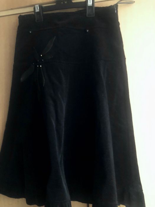 Елегантна кадифена черна пола