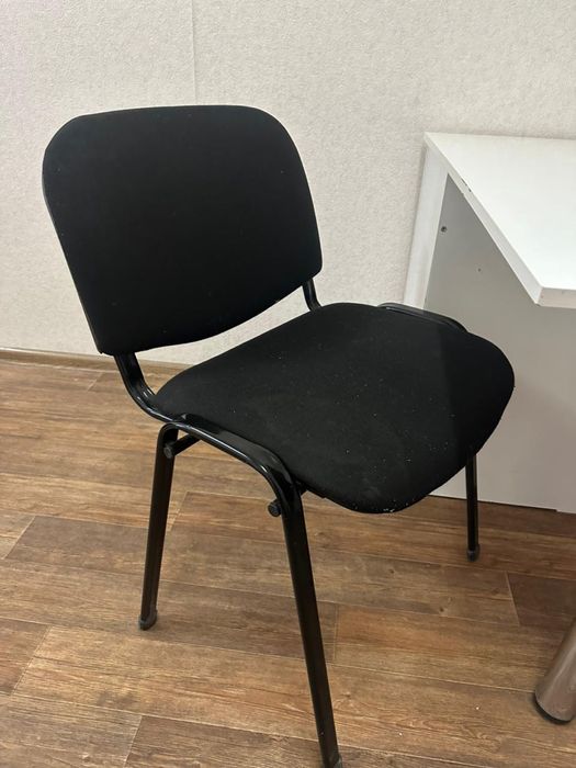 Продам маникюрный стол креслом с стулом