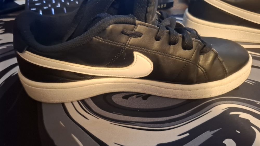 Adidasi nike negri