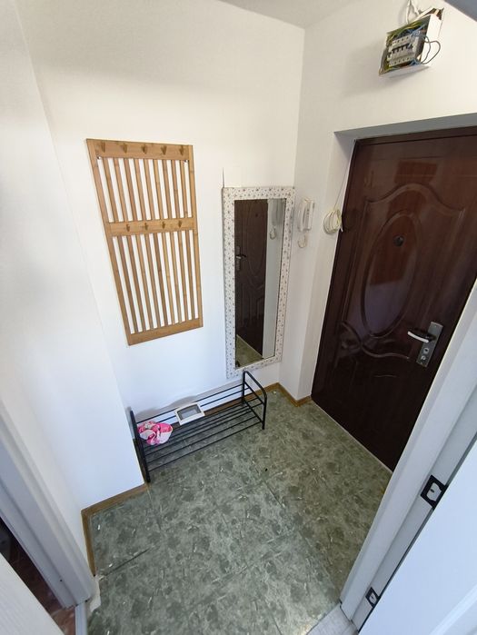 De închiriat apartament 1 cameră în zona Barieră, Brăila. Complet mobilată și utilată, preț 1100 lei pe lună. Fără  animale de companie .