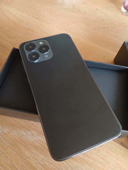 Продавам телефон с 256GB и 8GB RAM