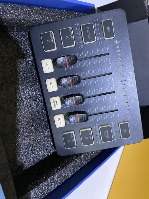 Продам шикарный микрофон Maono pd400x