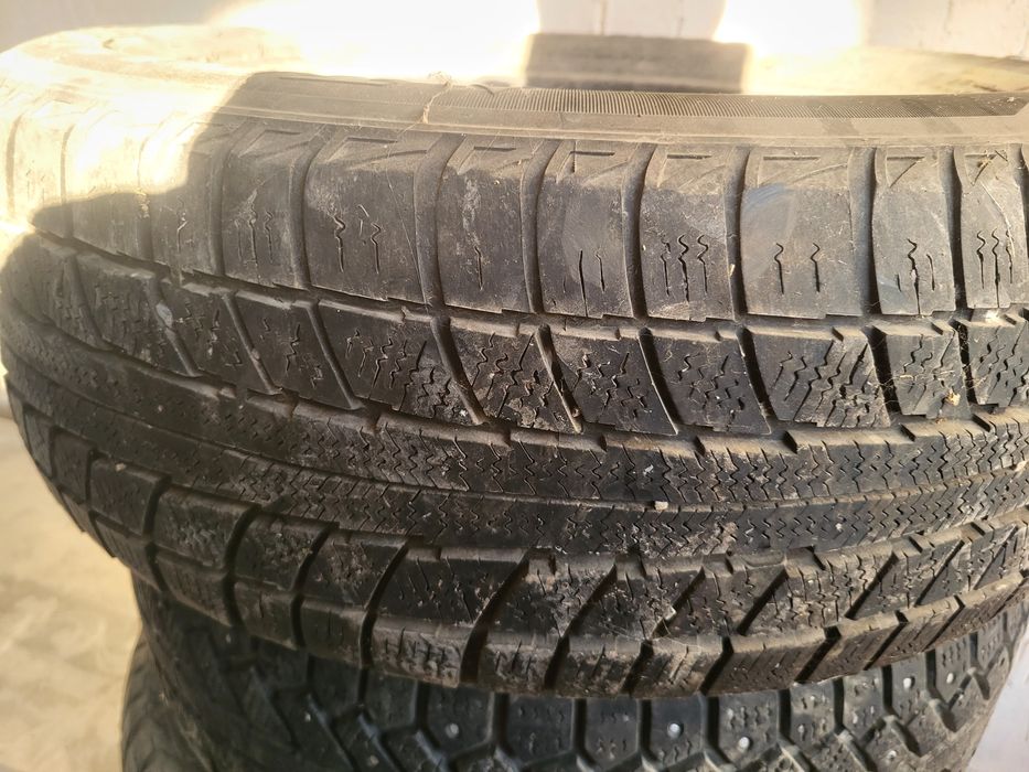 Балон зимний  R16 авто