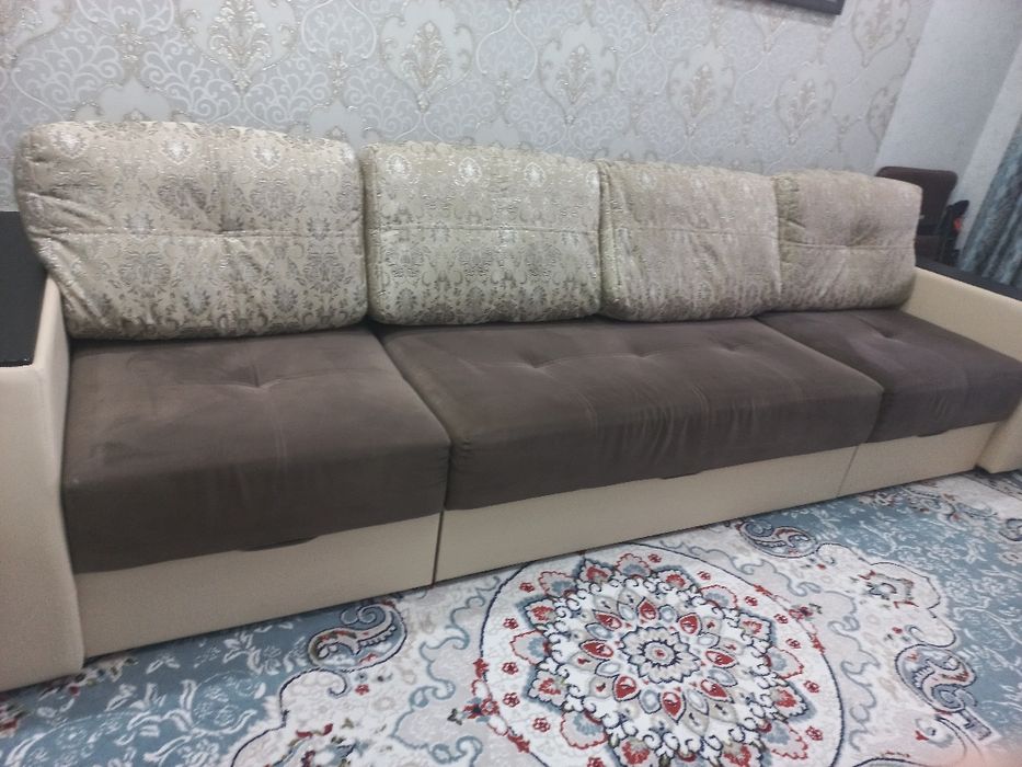 Продам диван в очень хорошим состоянии