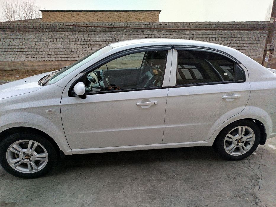 Nexia 3 avtomat 4 pazitsiya metan gaz bor srochna sotiladi