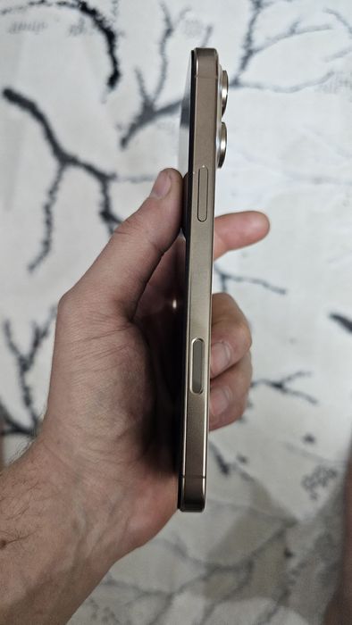 Arzonga original iPhone 16 pro Max sotiladi 512gblik yomkost 100