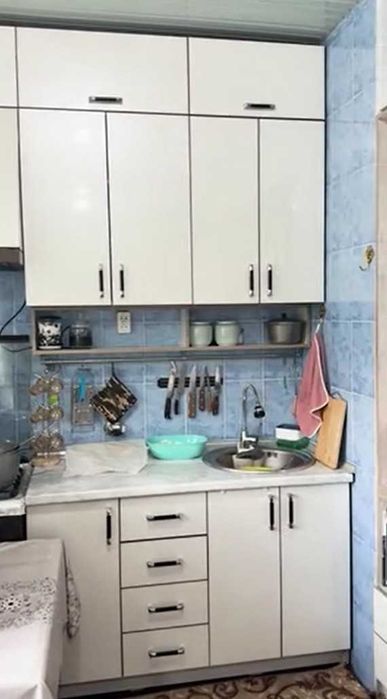 Яккасаройдан 3 хонали уй сотилади.