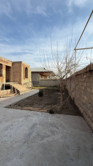 недостроенный дом, тугалланмаган ховли жой