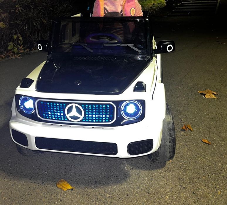 Mașinuța electrică Mercedes