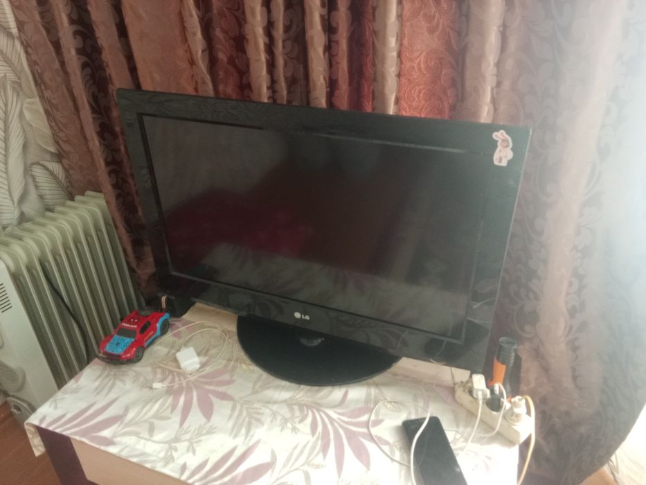 Продается телевизор срочно за 15 тысяч