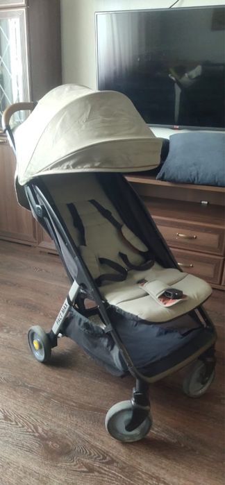 Продам коляску Joie