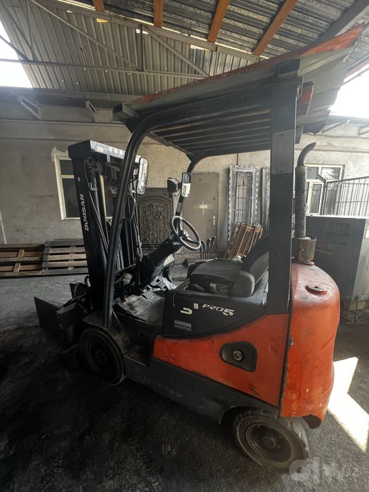 Продаётся вилочный погрузчик (кара) DOOSAN