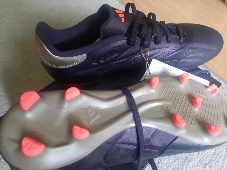 Чисто нови бутонки Адидас