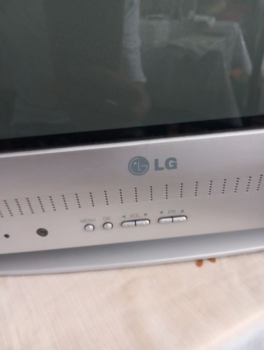 Телевизор LG нормальный