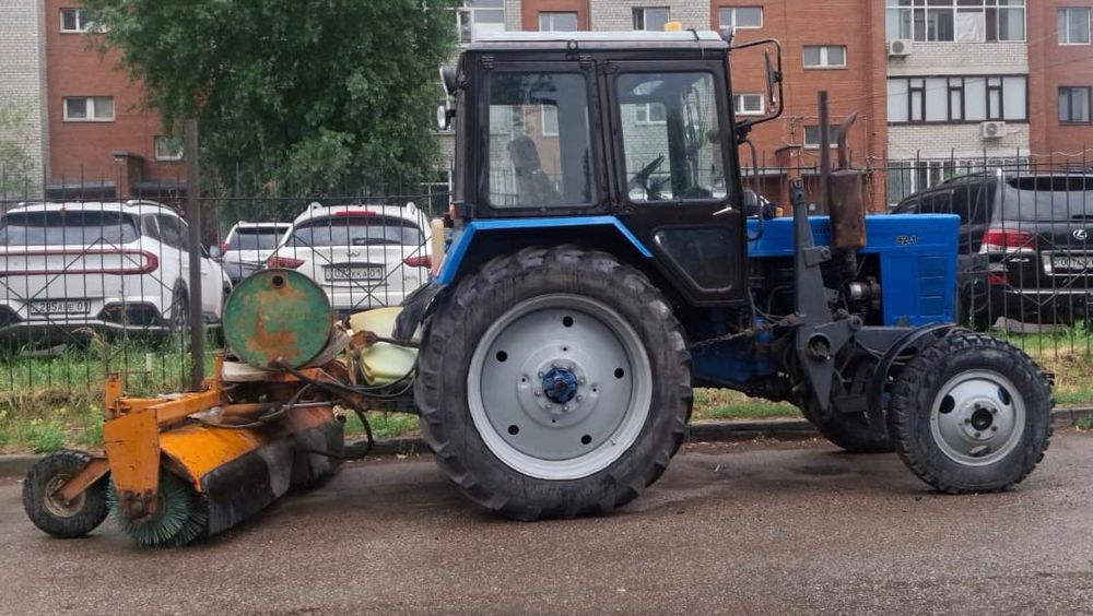 Услуги трактора с щеткой