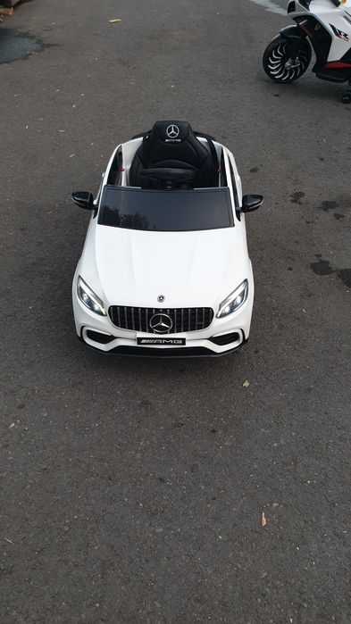 Mașinuța electrică pentru copiii