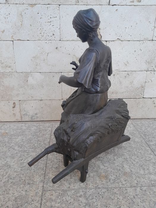 Statueta veche din antimoniu